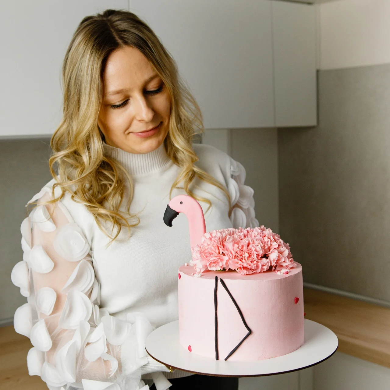 Tort flaming - jagoda i biała czekolada