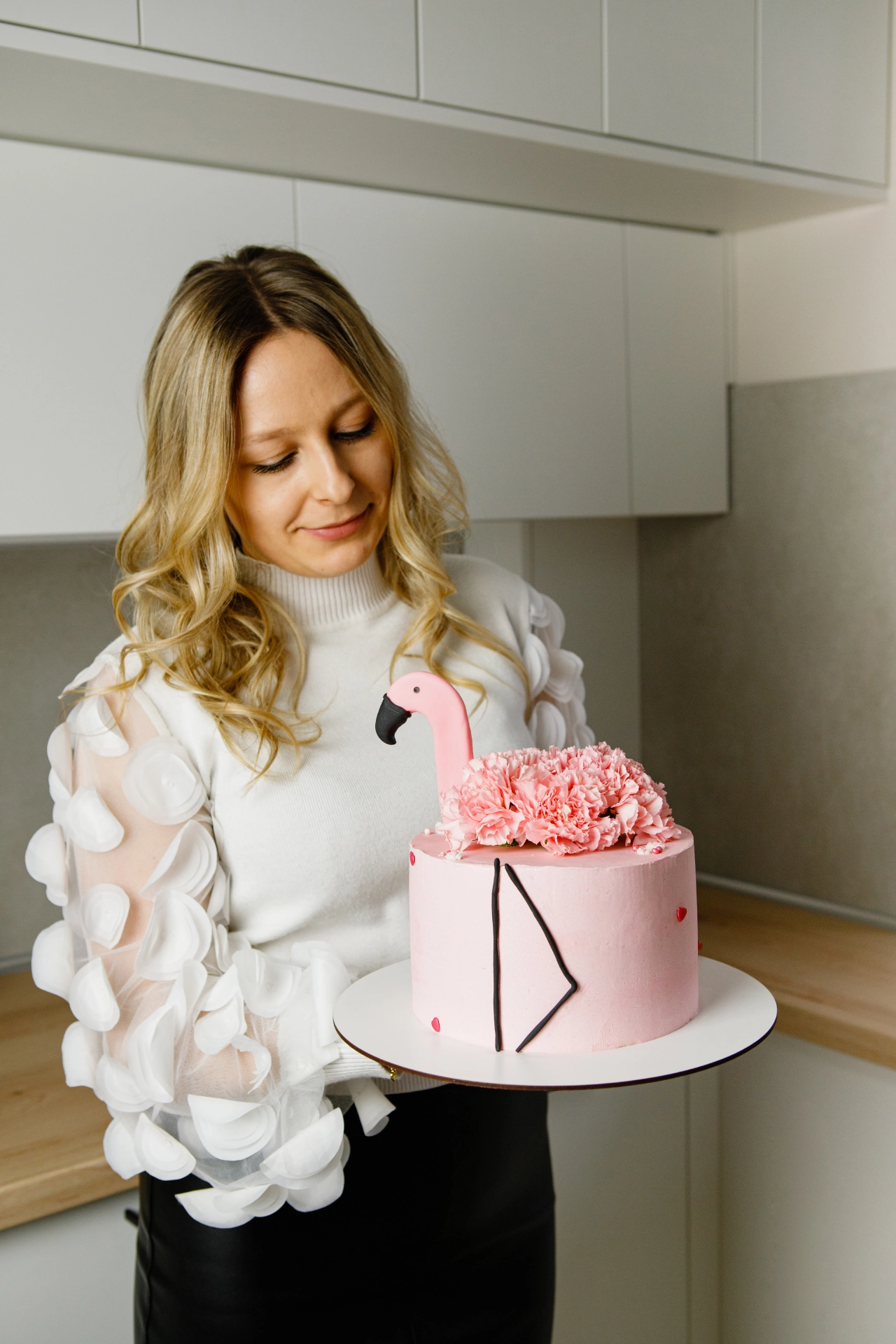 Tort flaming - jagoda i biała czekolada